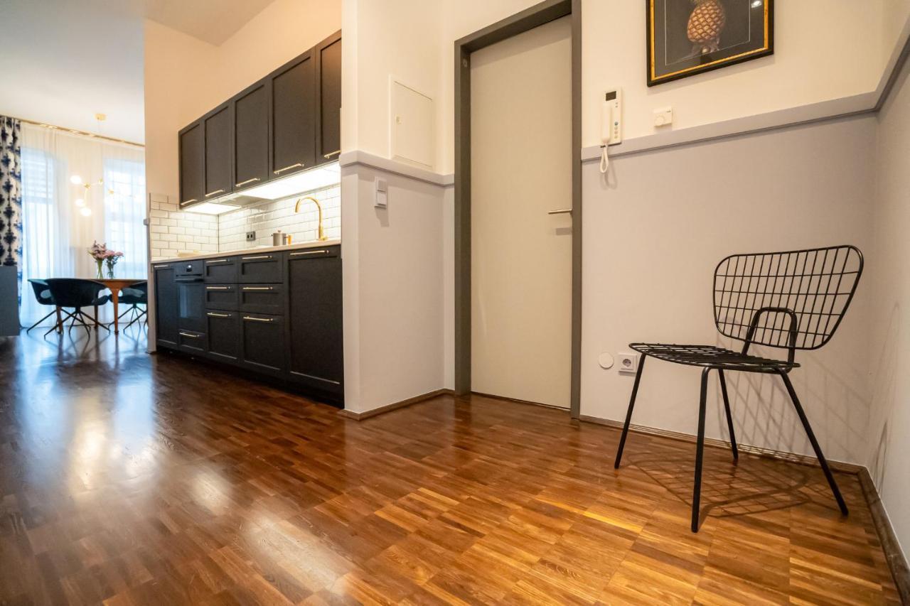 Designer Loft-Ferienwohnung Im Zentrum Mit Tiefgaragen-Parkplatz, Waschmaschine Und Privatterrasse Leipzig Exterior foto