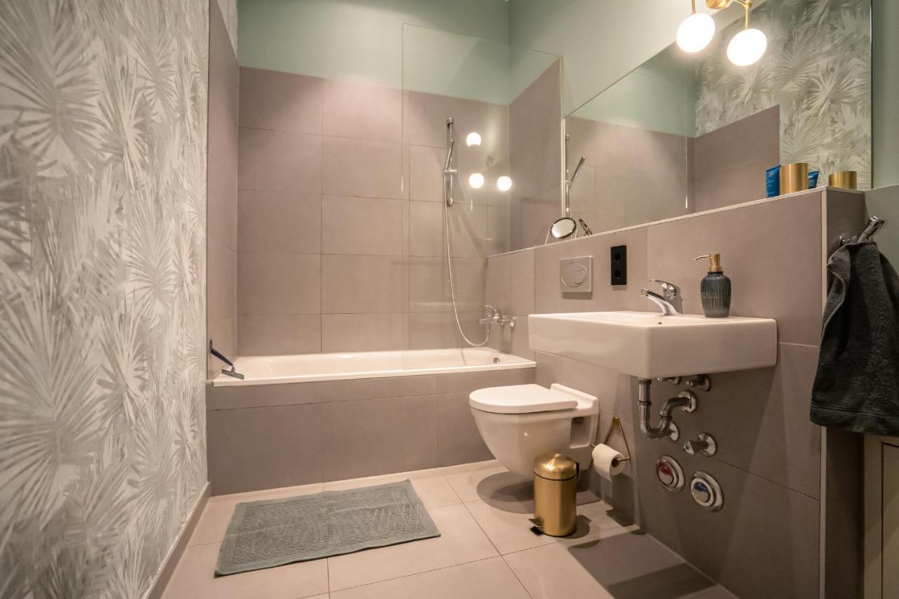 Designer Loft-Ferienwohnung Im Zentrum Mit Tiefgaragen-Parkplatz, Waschmaschine Und Privatterrasse Leipzig Exterior foto